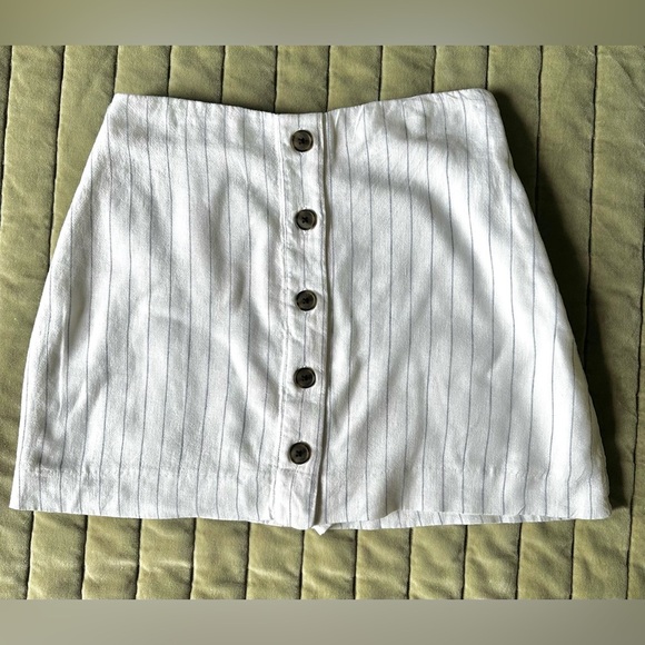 Abercrombie & Fitch Dresses & Skirts - Abercrombie Women's High Rise Linen Skort White XS